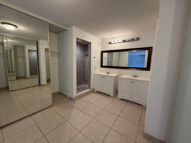 Building Photo - 731 Springdale Cir