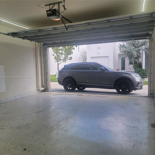 Building Photo - 10275 NW 66th St