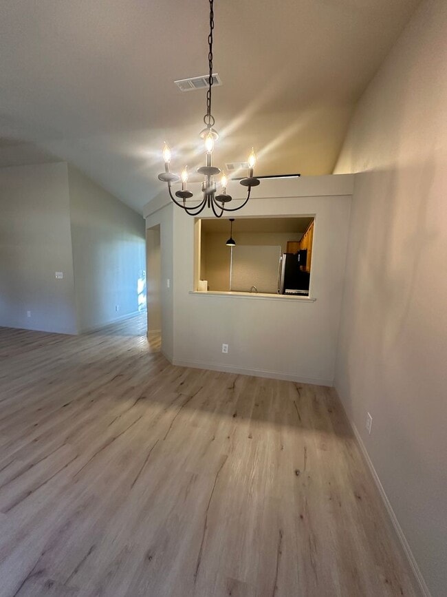Building Photo - Remodeled 3 bedroom 2 bathroom home locate...