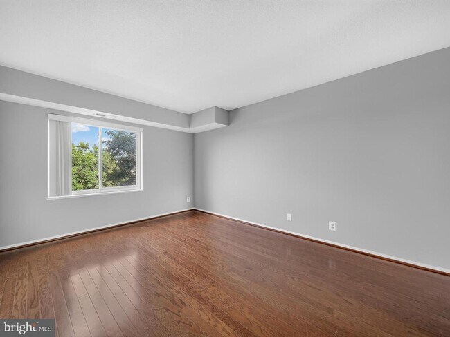 Building Photo - 8350 Greensboro Dr