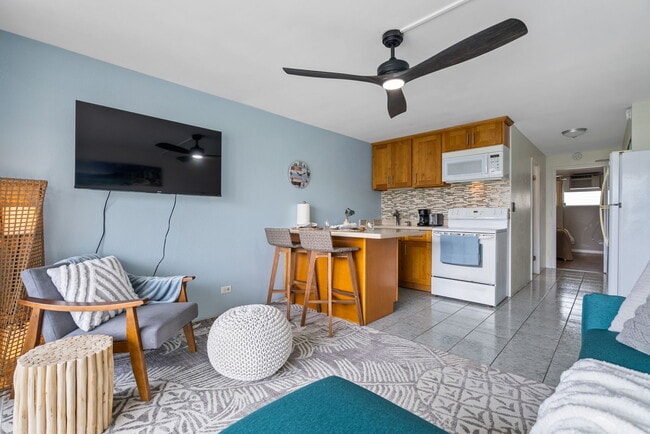 Building Photo - 2211 Ala Wai Blvd