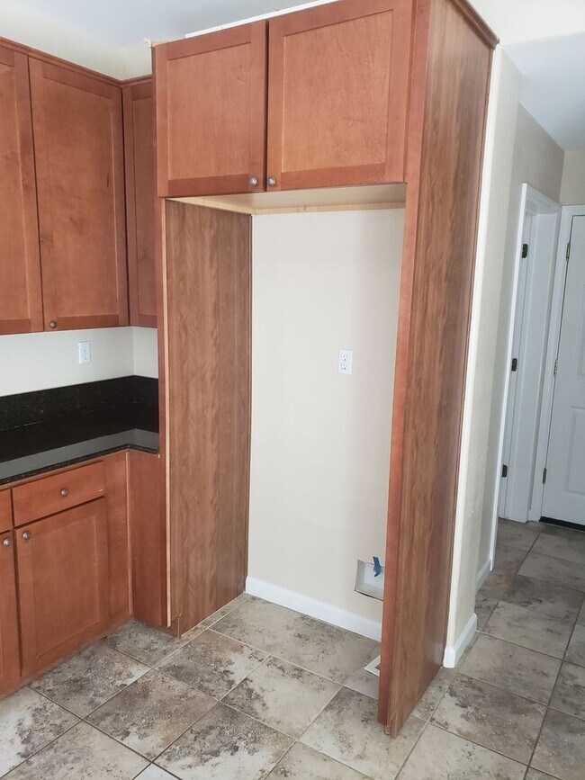 Building Photo - Wow! Move In Ready