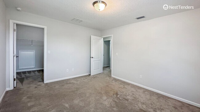 Building Photo - Four Bedrooms in the Heart of Nassau County!