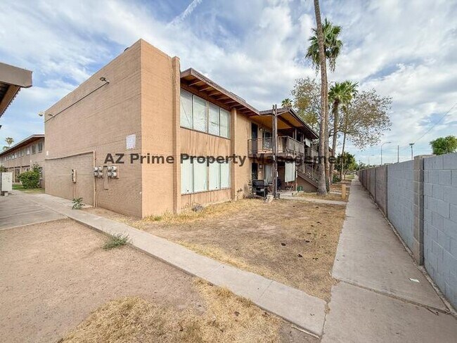 Building Photo - 2415 W Hazelwood St