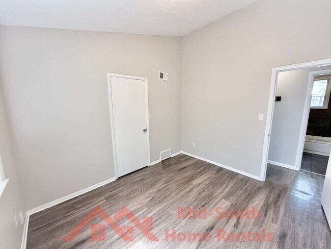 Building Photo - 2298 Dells Ave
