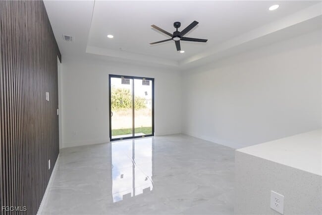 Building Photo - 847 Duplex St E