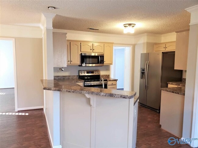 Building Photo - 1100 Leeward Dr SE