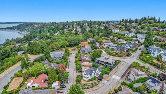 Building Photo - 4Bd/3Ba Seattle House