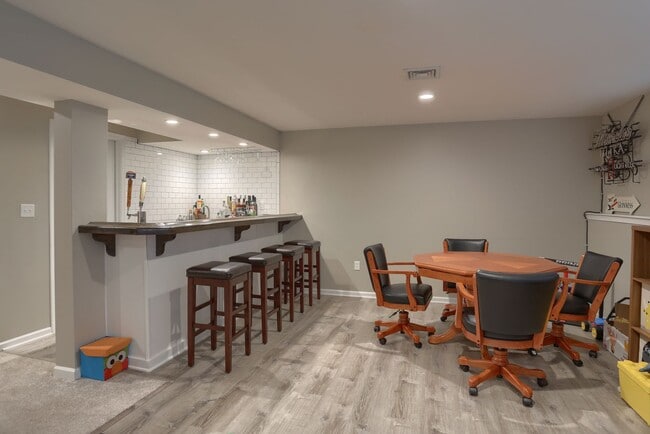 Building Photo - Modern and Convenient Hershey/Harrisburg Suburb Townhouse