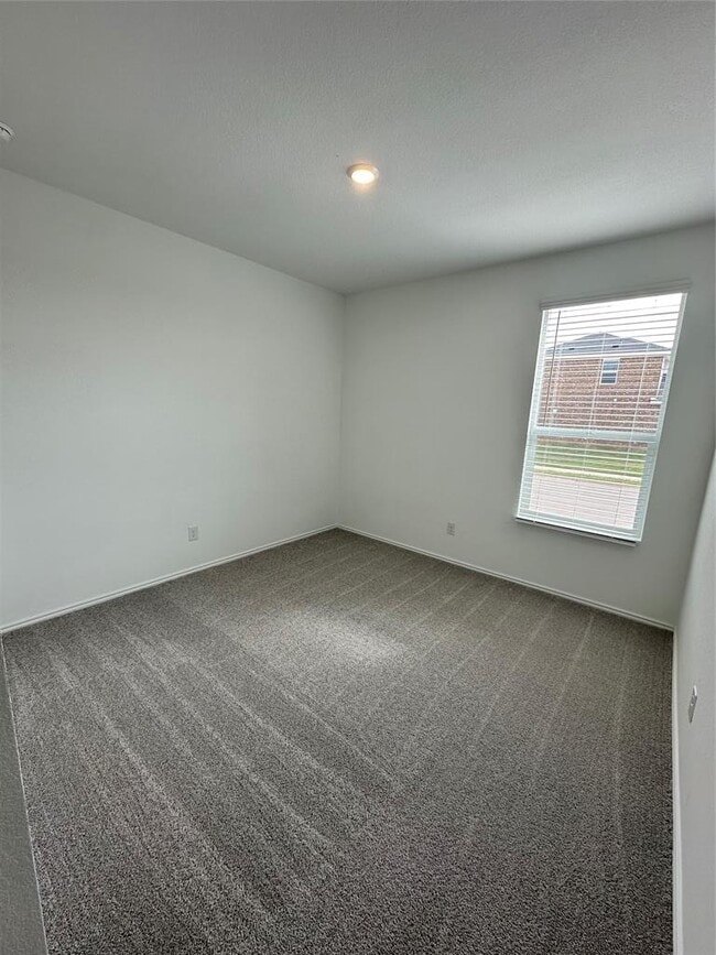 Building Photo - 281 Seven Seas Dr