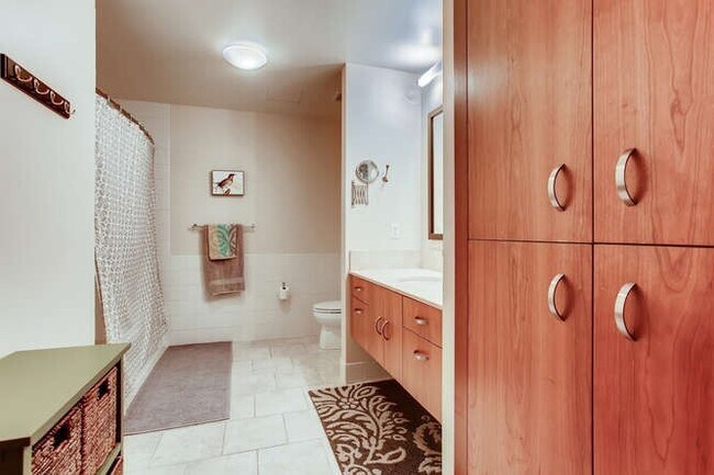 Building Photo - Elizabeth Lofts - FURNISHED ($2300) or UNFURNISHED ($2050)  Pearl District studio condo w/parking...