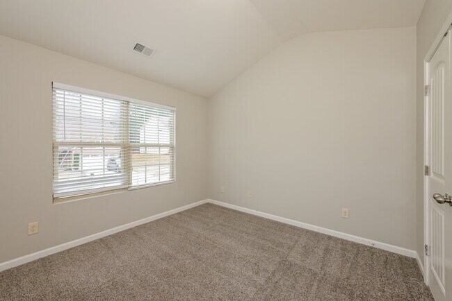 Building Photo - 930 Walking Stick Trail NE