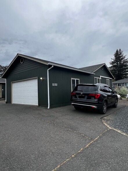 Unit A Garage & Parking spot - 1232 W Harbeck Rd