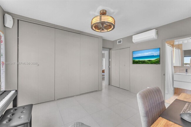 Building Photo - 1130 Venetian Way