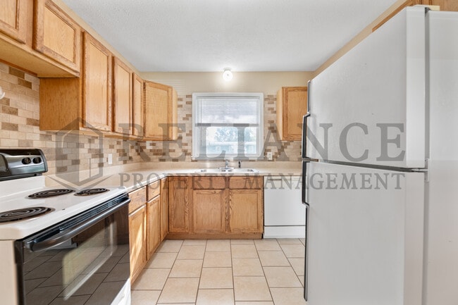 Building Photo - 4732 S Glenn Ave