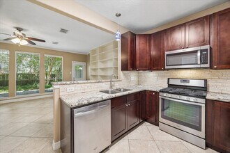 Building Photo - 9 E Willowood Ct