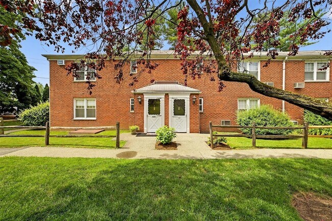 Primary Photo - 100 Cedar St