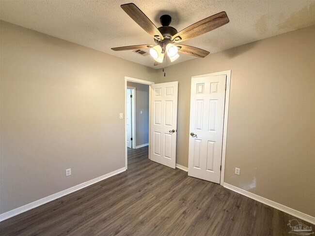 Building Photo - 1965 Brentco Rd