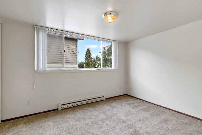 Building Photo - 5515 15th Ave NE