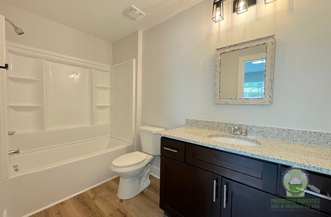 Building Photo - 7 Robin Hood Rd