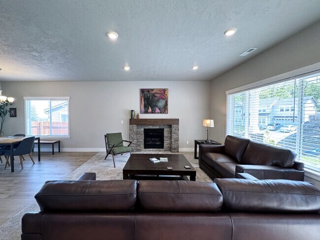 Building Photo - 2771 Cascara Dr