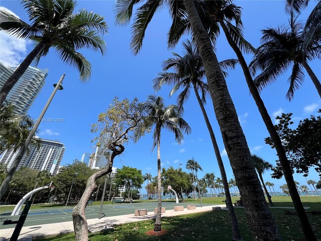 Building Photo - 2001 Biscayne Blvd