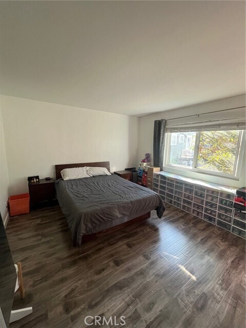 Building Photo - 3665 E 1st St