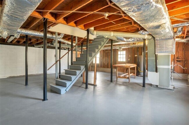 Building Photo - 4620 Central Dr