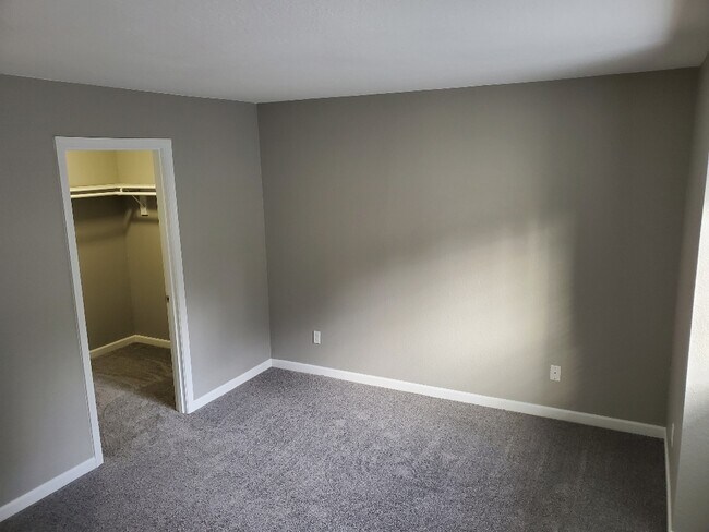 Building Photo - 9420 SW 146th Terrace