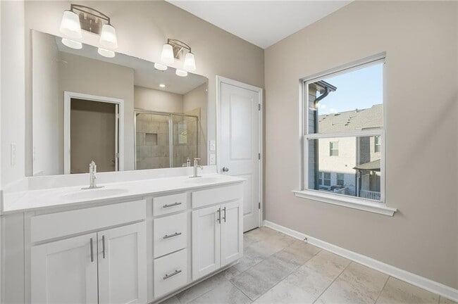 Building Photo - 318 Commons Ave