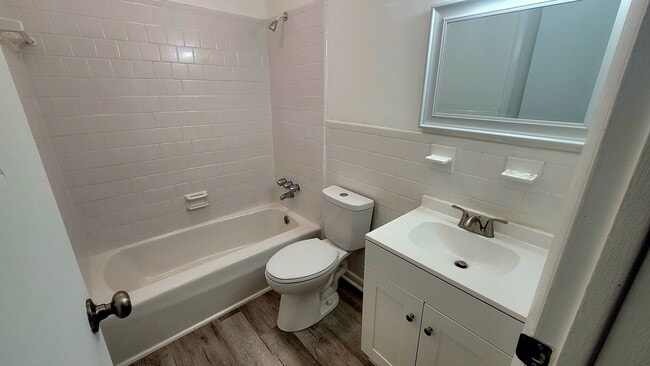 Building Photo - 2620 Wayside Dr