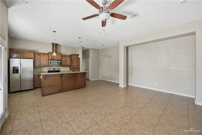 Building Photo - 2715 Mimosa St