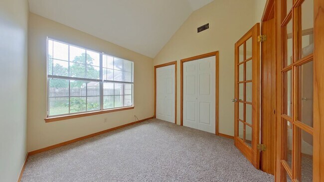 Building Photo - 2815 Old Carriage Ln