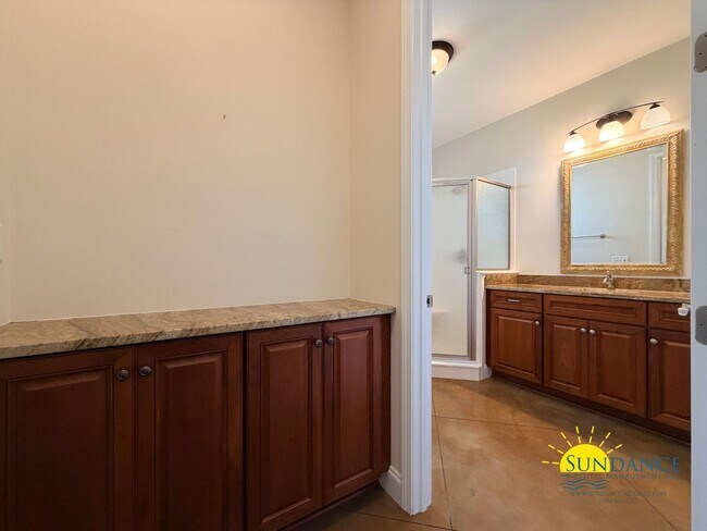 Building Photo - 249 Beachview Dr NE