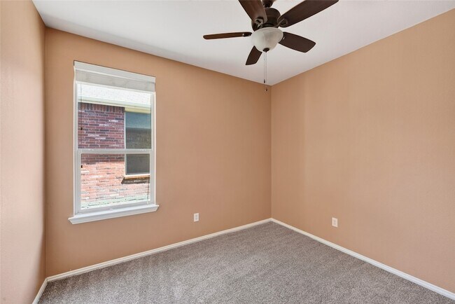 Building Photo - 417 Hackberry Dr