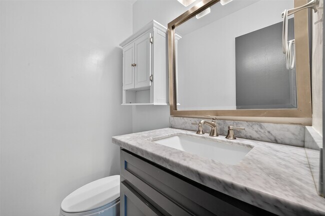 Building Photo - 8931 Gaylord Dr
