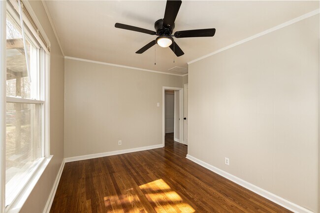Building Photo - 3862 Kelly Cir E