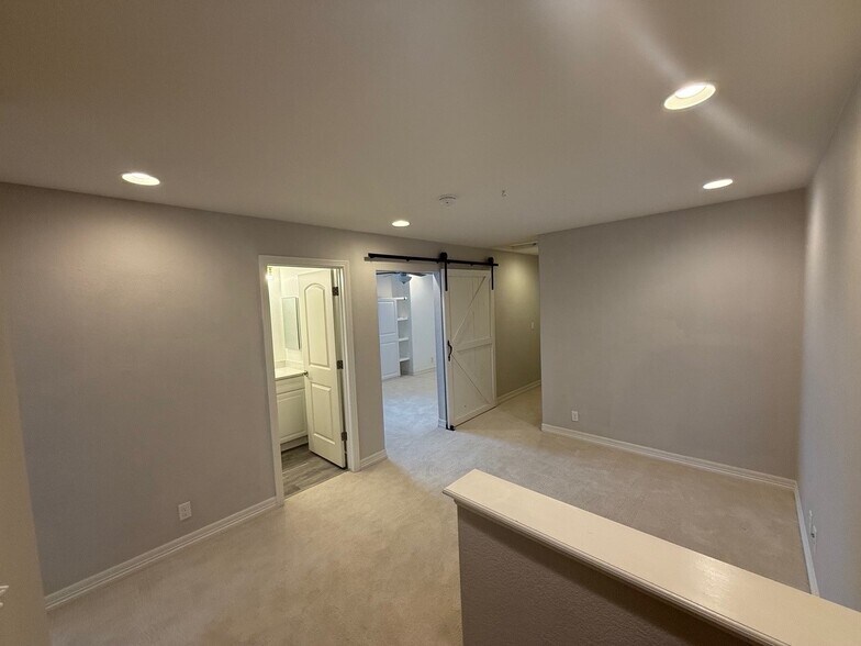 Upstairs Loft-Hall - 10777 E 28th Pl