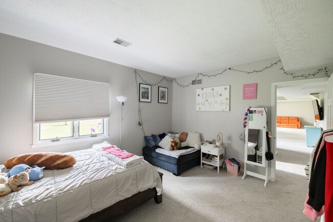 Building Photo - 12578 Royce Ct