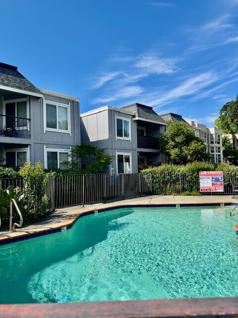 Building Photo - 1530 Sunnyvale Ave