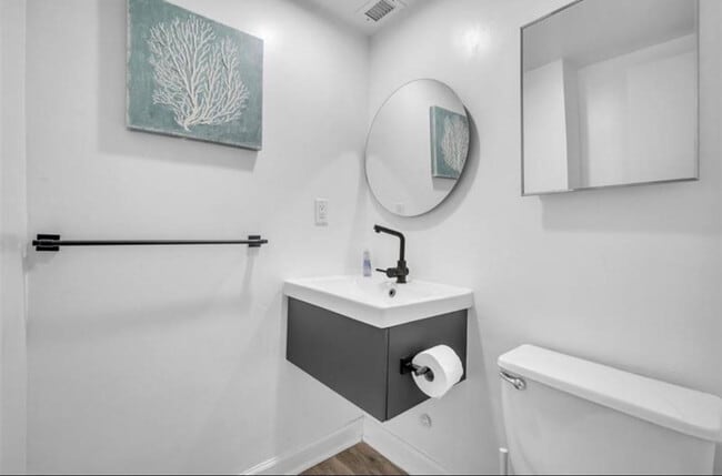 Building Photo - 4001 S Ocean Dr