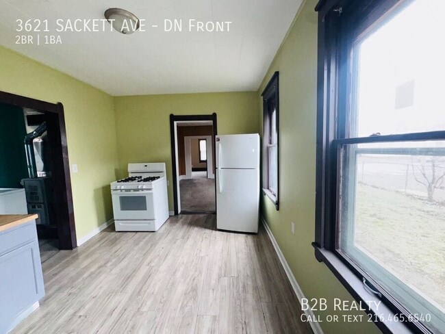 Building Photo - 3621 Sackett Ave