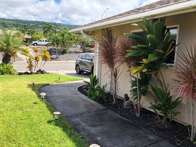 Building Photo - UNFURNISHED 3/2 PRIVATE HOME WITH OCEAN VIEW! AVAILABLE NOW!