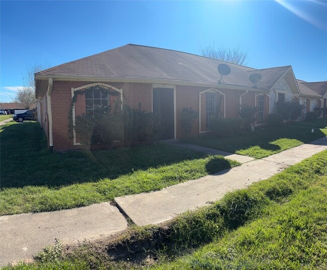 Building Photo - 15335 Buckle Ln