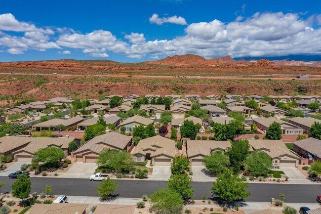 Building Photo - Great 3 bed 2 bath in Coral Canyon-Pet Fri...