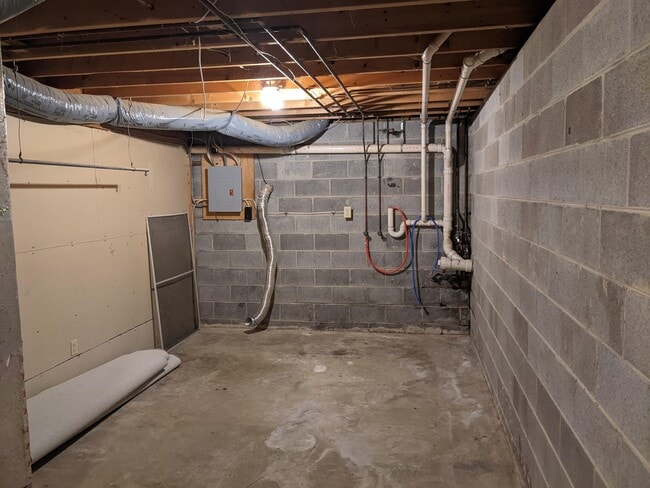 Building Photo - 258 Miller Dr