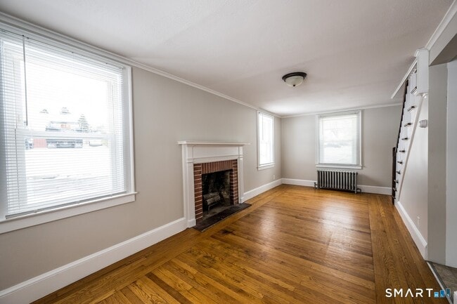 Building Photo - 426 Main St