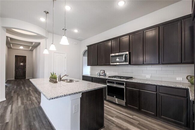 Building Photo - 708 Sunny Ridge Dr