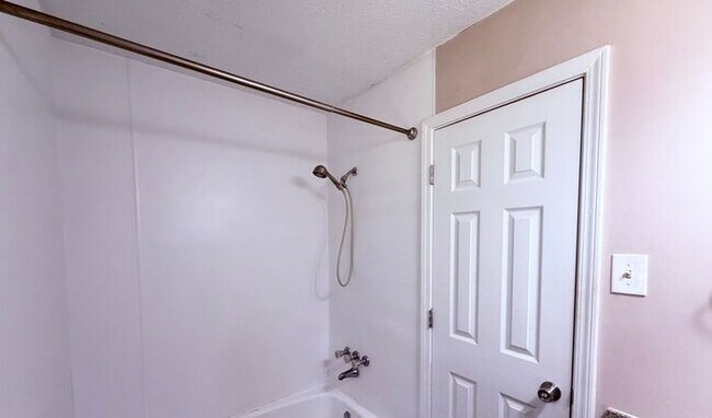 Building Photo - Lithia Springs 3 Bed-1 Bath Stepless Ranch, Private Lot, Carport
