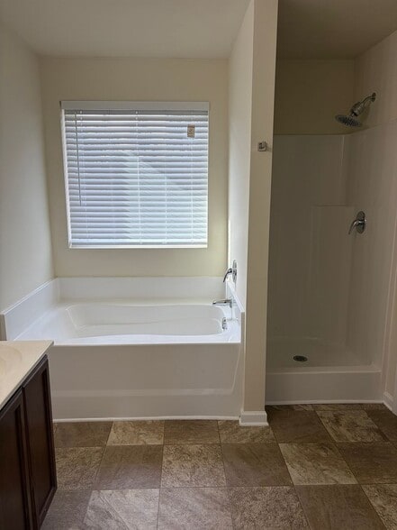 Building Photo - 26 Jones Creek Cir